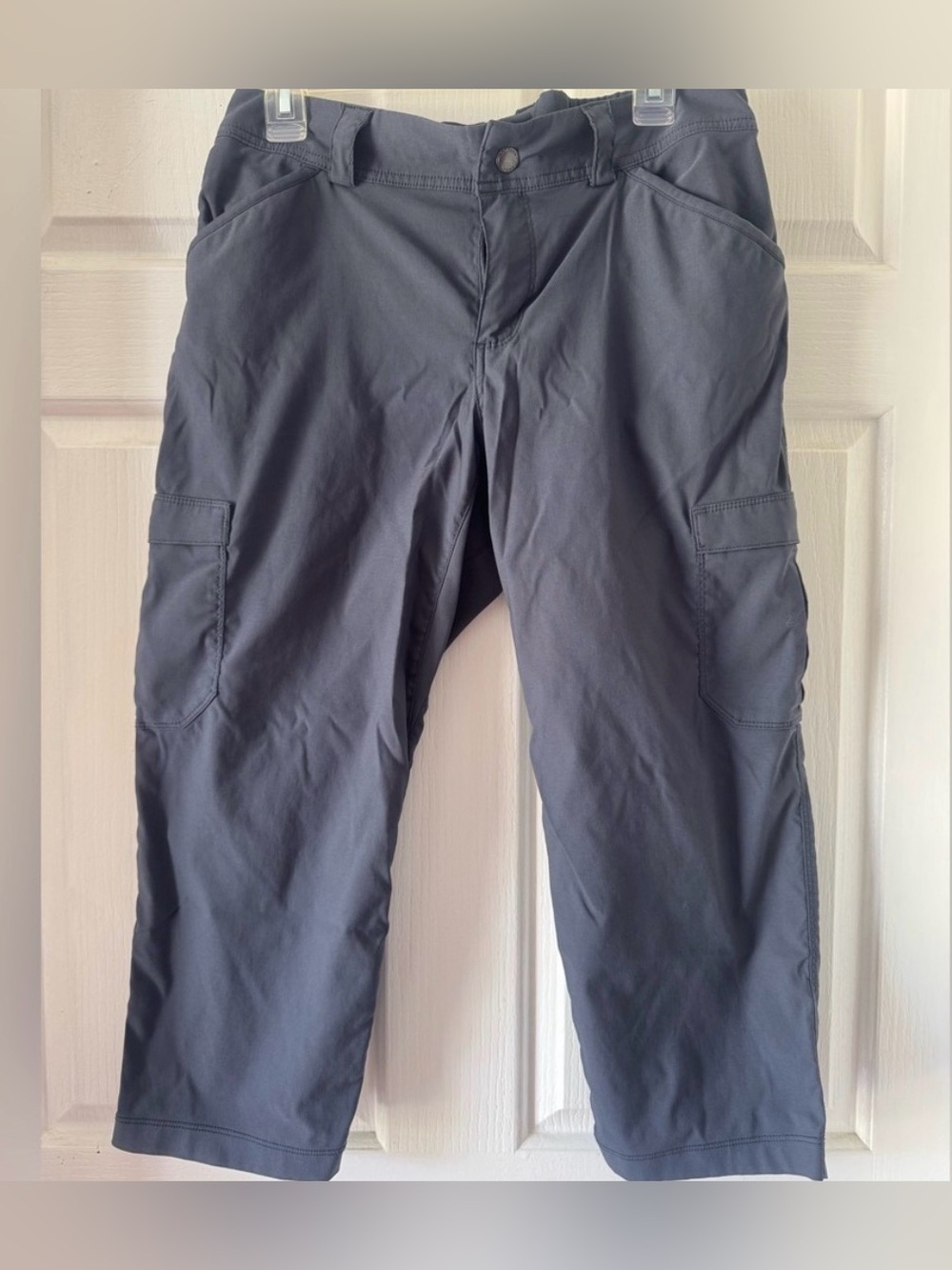 DULUTH TRADING COMPANY Gray Dry on the Fly capris Sz 10